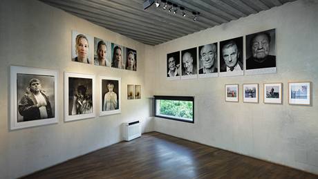 Pohled do výstavy EGO / portrét x fotografie, Langhans Galerie Praha 