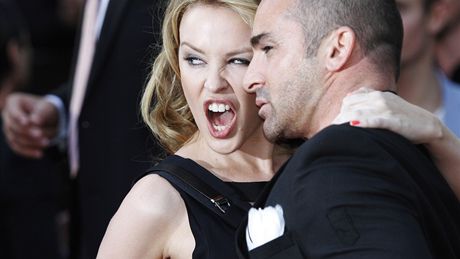 Premiéru Sexu ve mst 2 si v Londýn nenechala ujít ani zpvaka Kylie Minogue