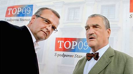 Miroslav Kalousek a Karel Schwarzenberg ve volebním tábu strany TOP 09 v Praze. (29. kvtna 2010)