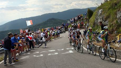 Italský cyklista Vincenzo Nibali v čele. Italský cyklista Vincenzo Nibali v čele.