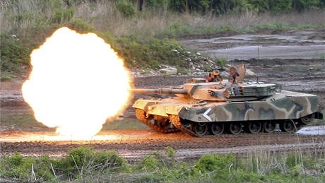 Jihokorejtí vojáci nacviují obranu proti pípadnému útoku severokorejské armády. (25. kvtna 2010)
