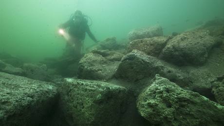 Archeologové nali u pobeí egyptské Alexandrie potopený palác královny...