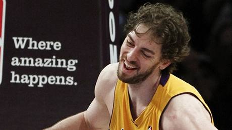 Pau Gasol, klíový mu LA Lakers, slaví ko