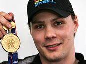 Hokejov obrnce Ondej Nmec se zlatou medail z MS 2010