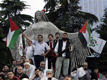 Demonstrace ped izraelskou ambasdou v Turecku (31. kvtna 2010)