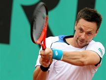 vdsk tenista Robin Sderling se sousted na odehrn mku bhem zpasu s Chorvatem iliem na French Open.