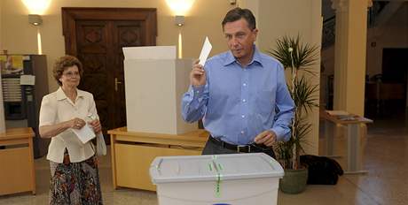 Slovinský premiér Borut Pahor pi referendu o eení hraniního sporu s Chorvatskem (6. kvtna 2010)