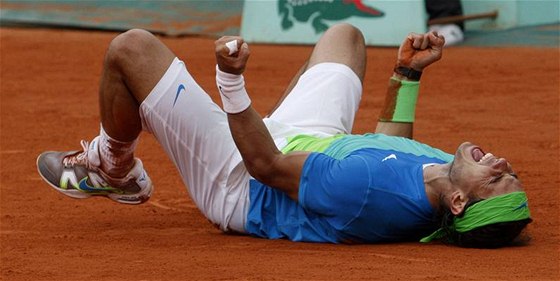 Rafael Nadal a jeho radost po vítzství ve finále Roland Garros.