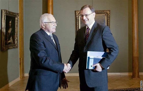 Prezident Václav Klaus pijal na Praském hrad volebního lídra ODS Petra Nease. (3. ervna 2010)