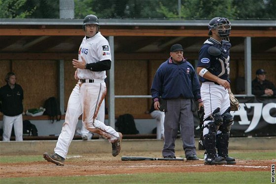 Draci Brno - Heidenheim Heidekopfe: domácí baseballista Budský bí na metu