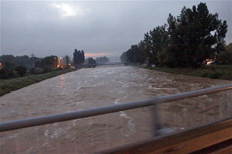 Rozvodnn eka na Slovensku ohrouje obyvatele Koic zplavami