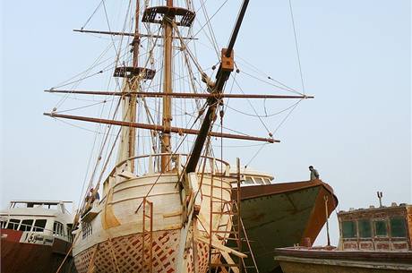 V egyptském doku ei staví repliku historické plachetnice z druhé poloviny 18. století.