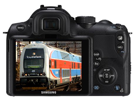 Samsung NX10 - zadn stna s AMOLED displejem