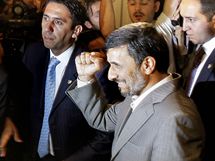 rnsk prezident Mahmd Ahmadned na konferenci v Istanbulu (8. ervna 2010)