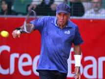 Ivan Lendl v exhbinm utkn s Jim Novkem.