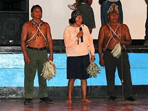 Amazonie, La Esmeralda, amani se pedstavuj na kulturn show
