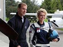 esk Miss World 2010 Veronika Machov s akrobatickm pilotem Martinem onkou