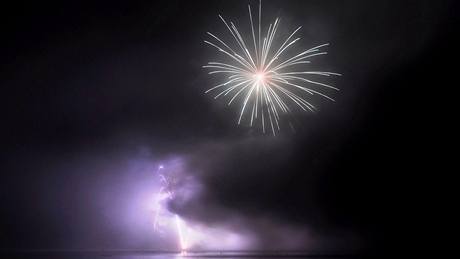 Poslední soutní ohostroj festivalu Ignis Brunensis 2. ervna na Brnnské pehrad pedstavila skupina Storm Artifices pocházející z jihovýchodu Francie