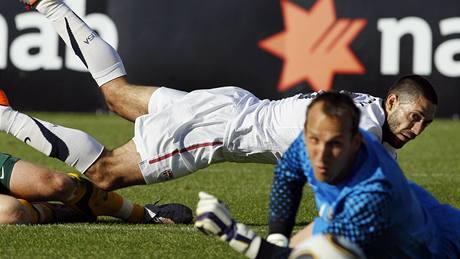 Nizozemec Wesley Sneijder se raduje z gólu v utkání s Maarskem