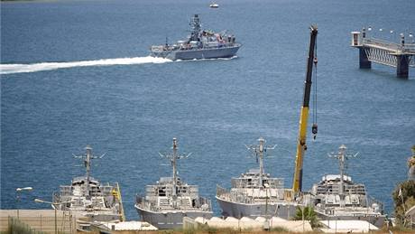 Izraelská válená lo pijídí do pístavu Adod (5. ervna 2010)