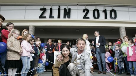 Michaela Kuklová a Filip Renč u svých hvězd na zlínském chodníku slávy Michaela Kuklová a Filip Renč u svých hvězd na zlínském chodníku slávy