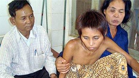 Kambodanka  Rochom P'ngieng strávila v dungli 18 let. Te se tam vrátila