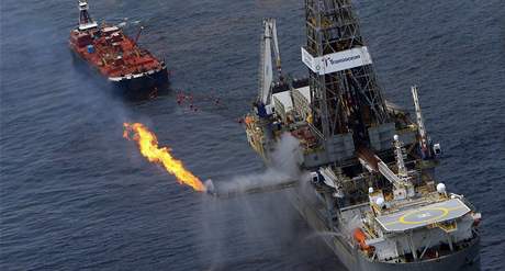 Ropa uniká do Mexického zálivu tém tvrt roku. Ilustraní foto.