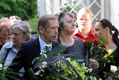Exprezident Václav Havel na pohbu Ladislava Smoljaka. (11.6. 2010)
