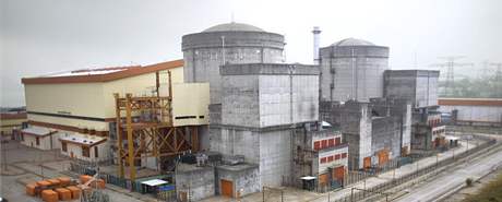 Budova ínské jaderné elektrárny LingAo ve mst Daya Bay.