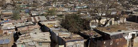 Pohled na slum Soweto. Voda ze zlatých dol ohrouje slumy i obchodní centrum Johannesburgu.