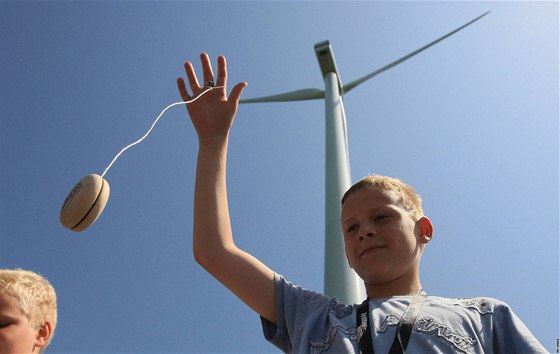 Adam Dcký s rodii se zúastnil dne otevených dveí ve vtrné elektrárn v Banticích na Znojemsku 