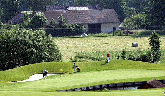 Na hiti v Ostravici se o víkendu konalo 3. a 4. kolo golfové extraligy drustev mu i en. Mezi mui byli nejlepí hrái Royal Golf Clubu Mariánské Lázn, mezi enami usply lenky Golf Klubu echie.