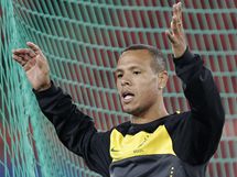 Luis Fabiano gestikuluje pi trninku brazilskch fotbalist