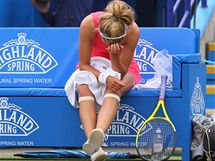SMUTEK. Blorusk tenistka Viktoria Azarenkov prv prohrla turnajov finle s ruskou soupekou Makarovovou.