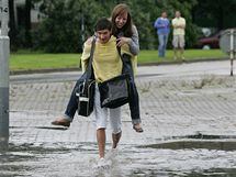 V Brn a na jin Morav udeily pvalov det. Na ulici Pionrsk se vytvoila laguna vody (18.6.2010)