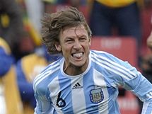 Argentinský obránce Gabriel Heinze slaví svóu trefu v zápase s Nigérií.