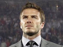 ZRANN HVZDA. David Beckham musel sledovat utkn sv Anglie proti USA jen z laviky.
