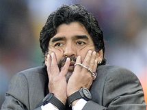 Argentinsk trenr Diego Maradona bhem utkn s Nigri