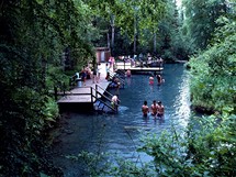 Aljaka, Liard Hot Springs 