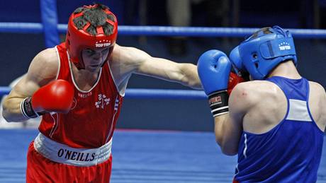Mistrovství Evropy v boxu: vlevo Ir Darren O'Neill, vpravo Mladen Manev z Bulharska Mistrovství Evropy v boxu: vlevo Ir Darren O'Neill, vpravo Mladen Manev z Bulharska