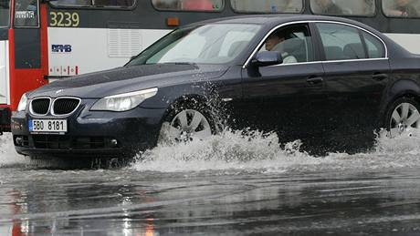 V Brn a na jiní Morav udeily pívalové det. Na ulici Pionýrská se vytvoila laguna vody (18.6.2010)