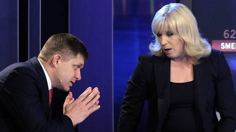 Slovenský premiér Robert Fico a lídryně SDKÚ Iveta Radičová po volbách do Národní rady (13. června 2010) Slovenský premiér Robert Fico a lídryně SDKÚ Iveta Radičová po volbách do Národní rady (13. června 2010)