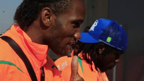 Didier Drogba z týmu Pobřeží slonoviny po příletu do Jižní Afriky Didier Drogba z týmu Pobřeží slonoviny po příletu do Jižní Afriky