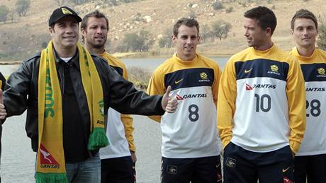 John Travolta se setkal s autralskými fotbalisty