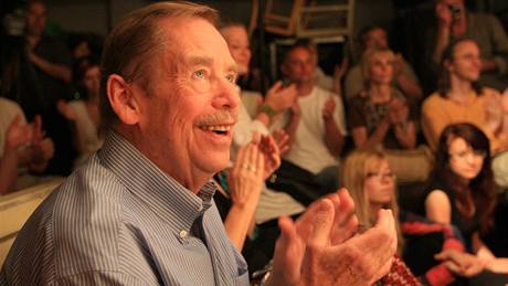Václav Havel na premiée své hry Pt tet v divadle Husa na provázku