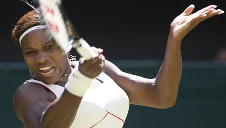 Serena Williamsov prvn kolo Wimbledonu zvldla