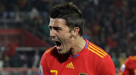 KONEN! David Villa se raduje z prvnho glu panl na ampiontu.