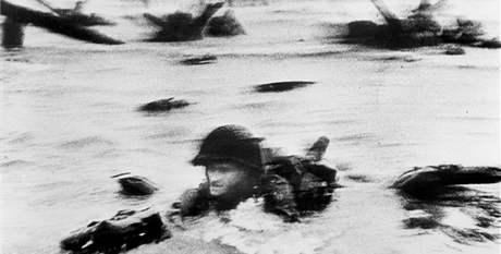 Vylodní americké armády v Normandii v míst s krycím názvem Omaha.  (6. ervna 1944)