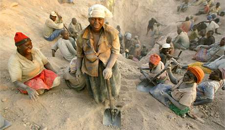 Diamantov dl v Marange na vchod Zimbabwe. (listopad 2006)