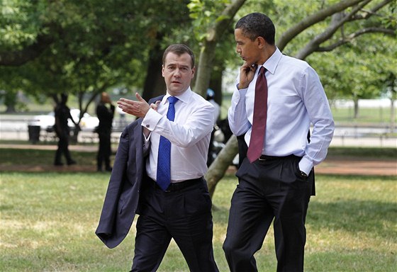 Ruský prezident Dmitrij Medvedv (vlevo) na návtv u americké hlavy státu Baracka Obamy (24. erven 2010)